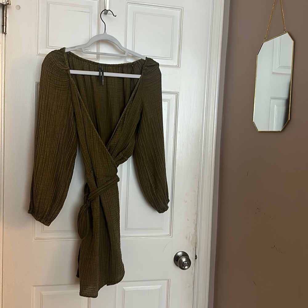 Never worn anthropology sizes small army, green wrap dress